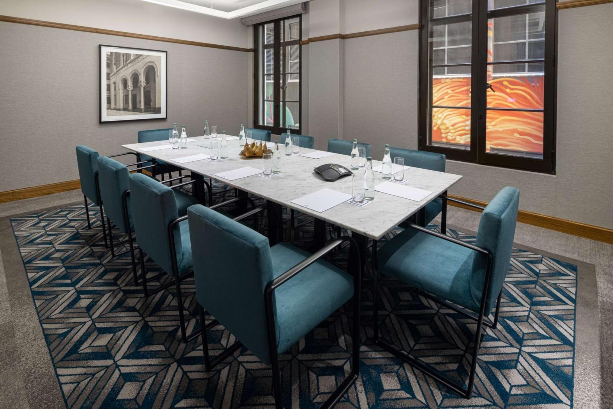 Hilton Melbourne Little Queen Street Exterior foto A boardroom at a hotel