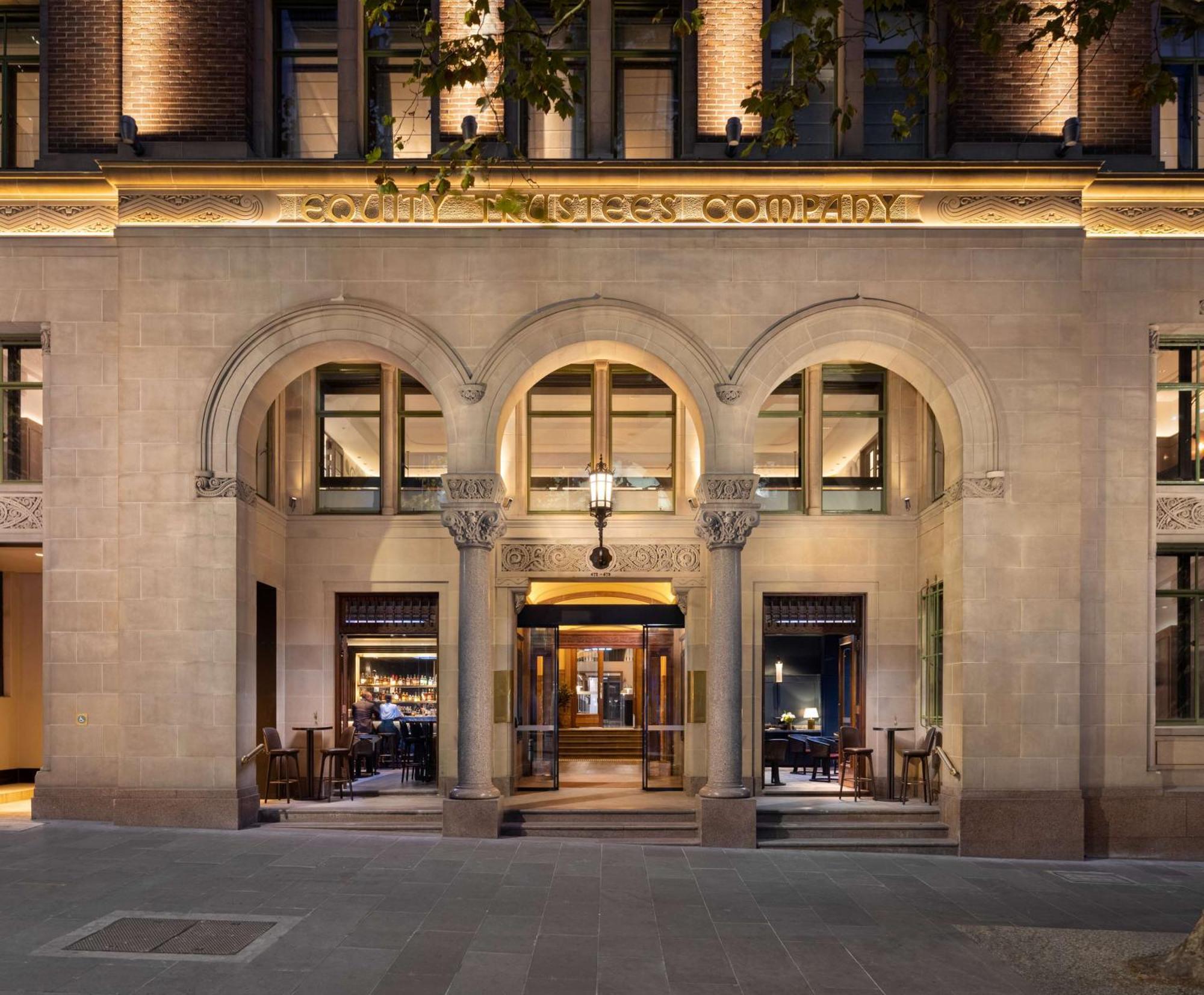 Hilton Melbourne Little Queen Street Exterior foto The Connaught, London